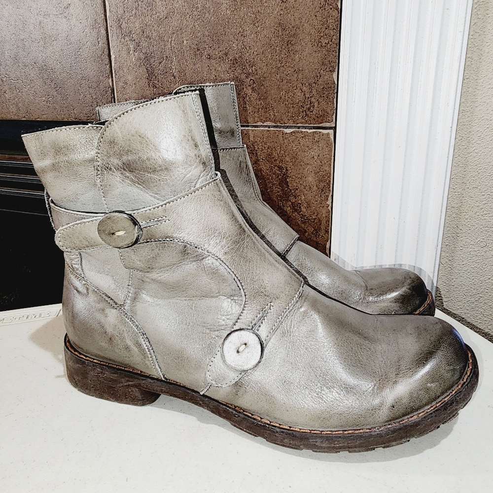 Womens Metallic Gray Leather Ankle Boots